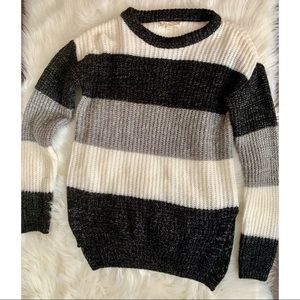 Striped Sweater 🖤🤍